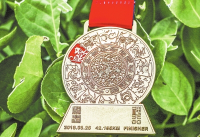 漫长热闹的"马拉松赛季"拉开大幕,与中原跑友相伴12年的郑开马拉松赛