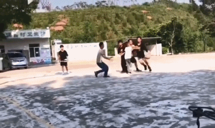 13岁独臂篮球少年帅炸了网友看呆有梦想谁都了不起