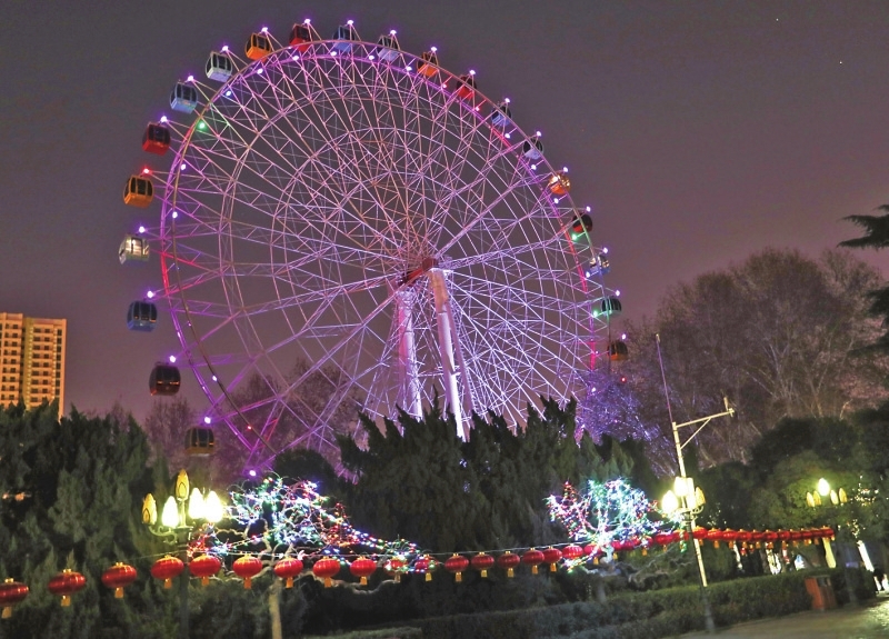 春节临近郑州园景街景如画