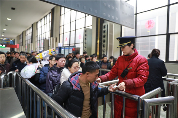 河南老乡:春运火车票开售,更多铁路春运信息快戳进来