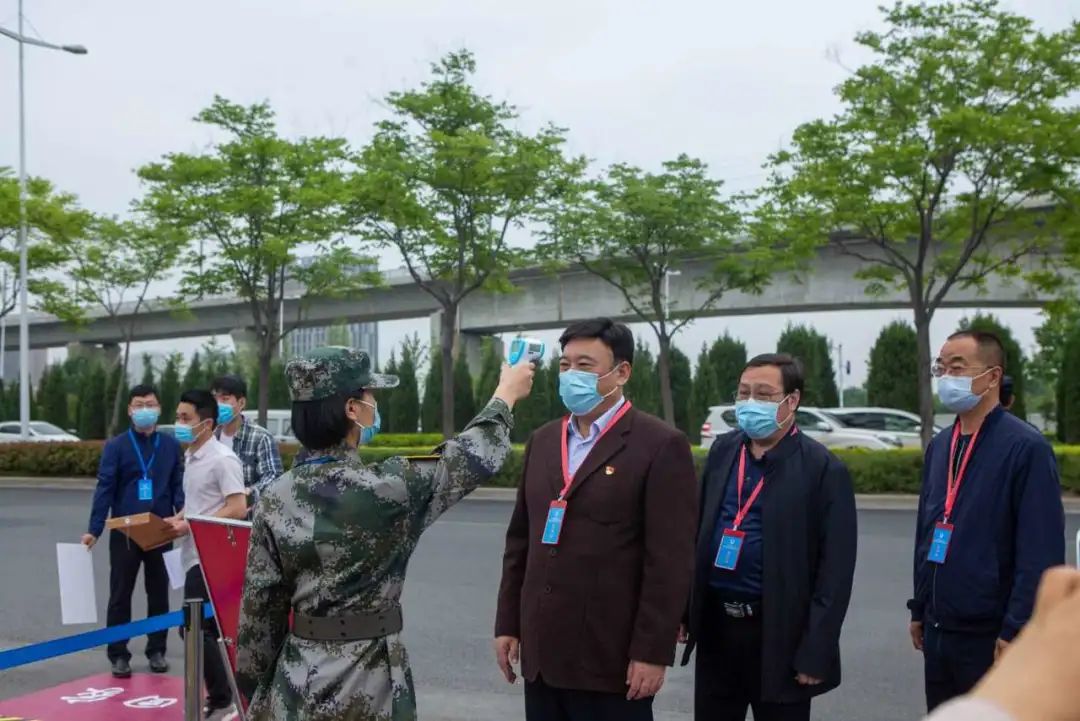 等你归来直击华北水利水电大学龙子湖校区开学现场返校演练正在进行