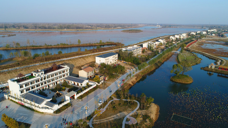 11月8日拍摄的"水美乡村"民权县任庄村.