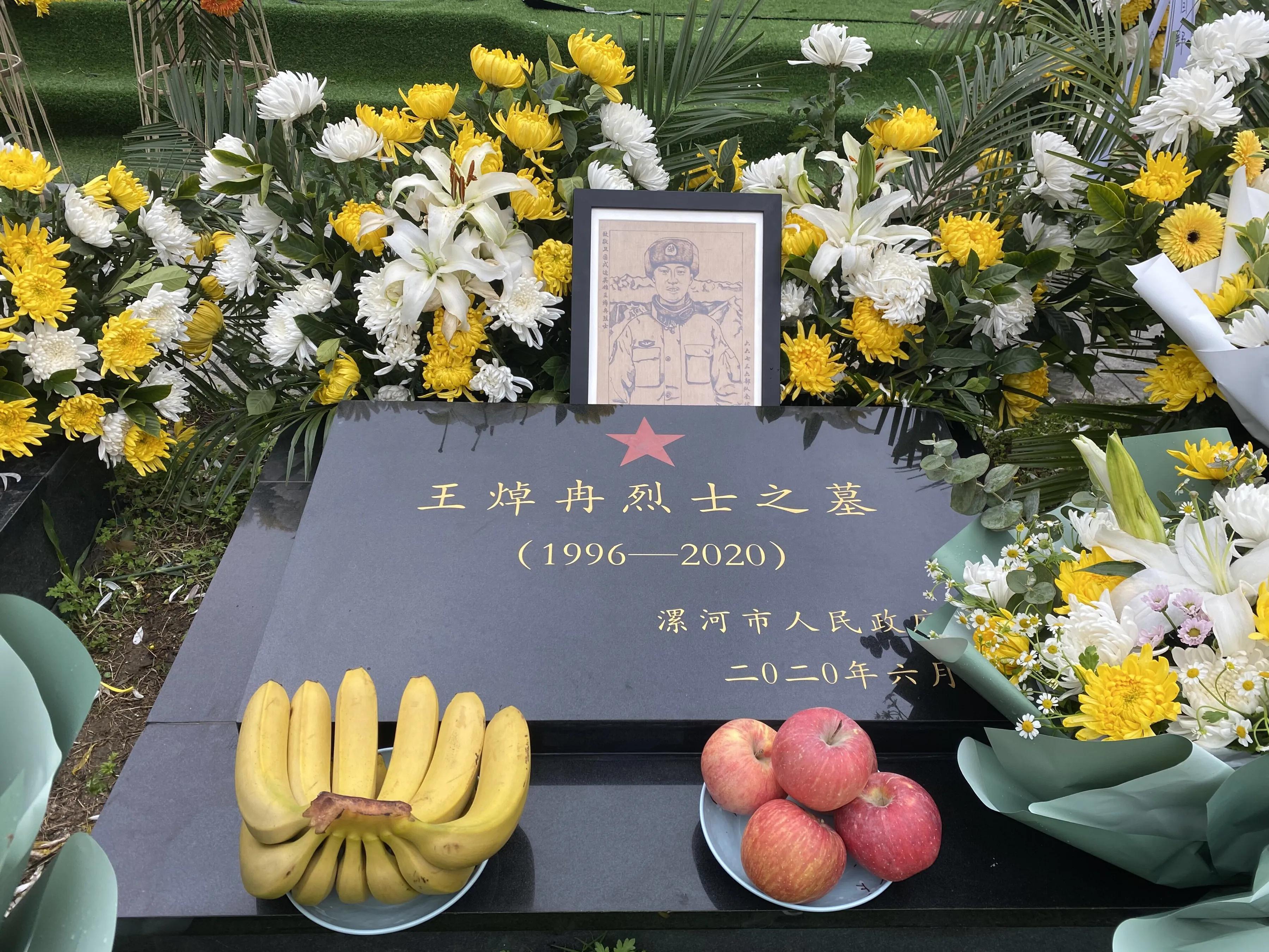 悼念戍边烈士王焯冉:全国各地近五万人自发献花祭英烈