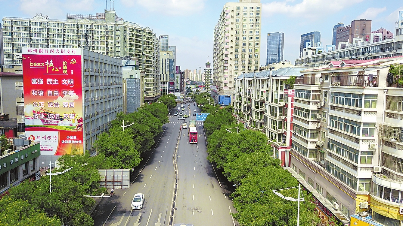 光影40年如今的郑州市西大街高楼林立繁盛的商铺鳞次栉比