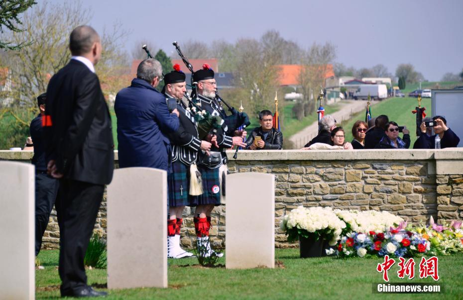 法国西北部的诺莱特华工墓园共同举行纪念第一次世界大战停战100周年