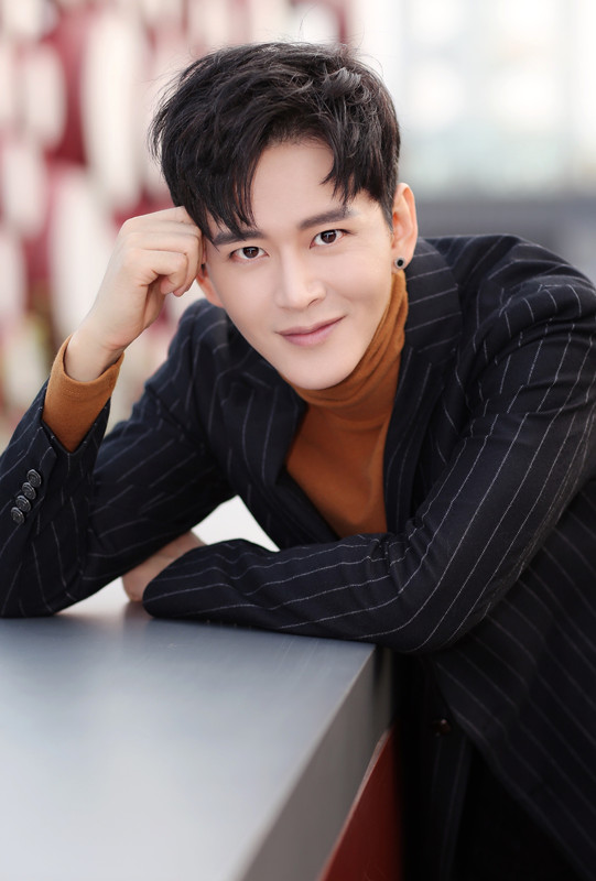 黄宥明最新写真曝光百变造型彰显型男态度