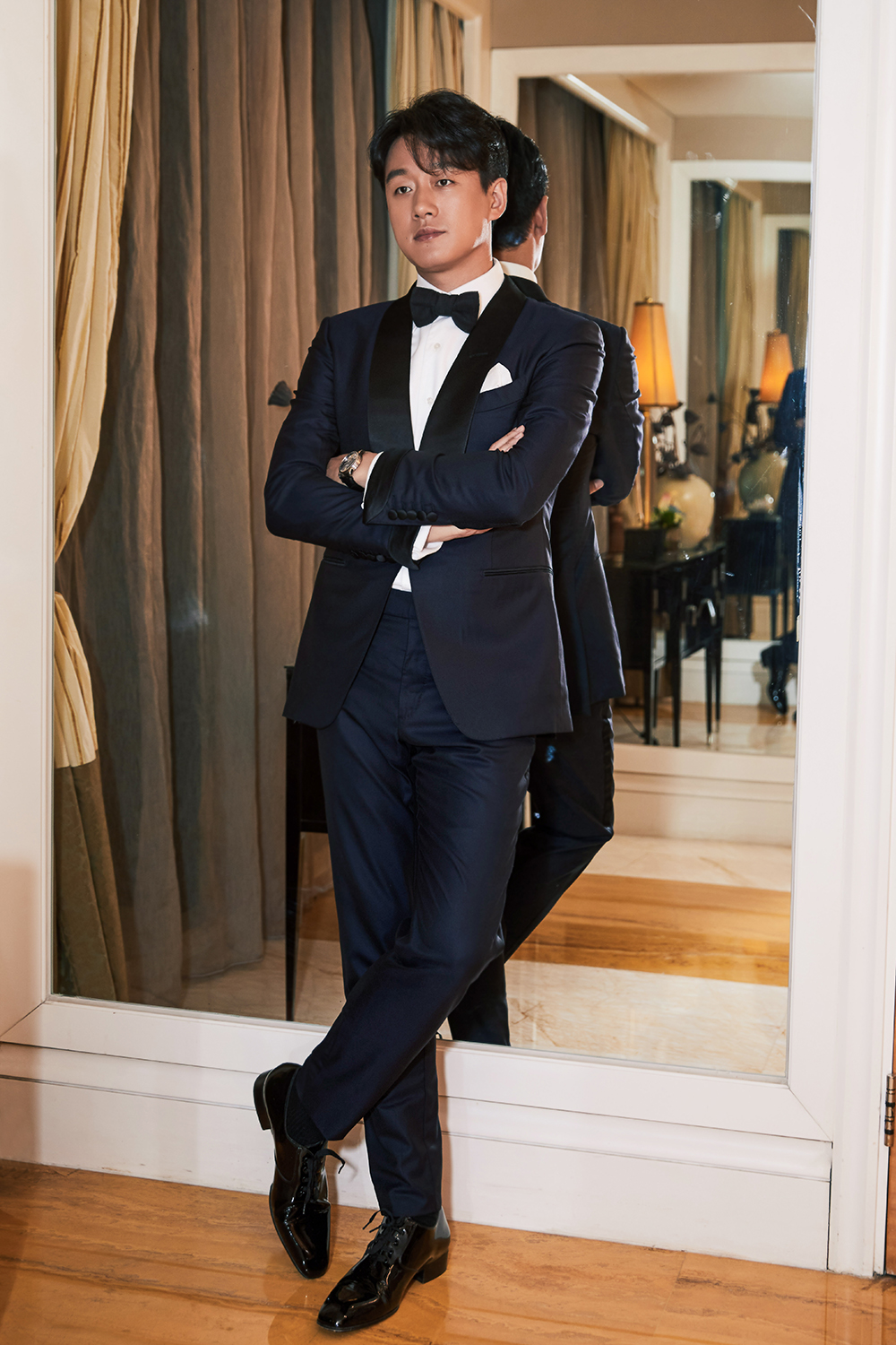 佟大为复古黑礼服亮相时装之夜获颁时代影响力奖