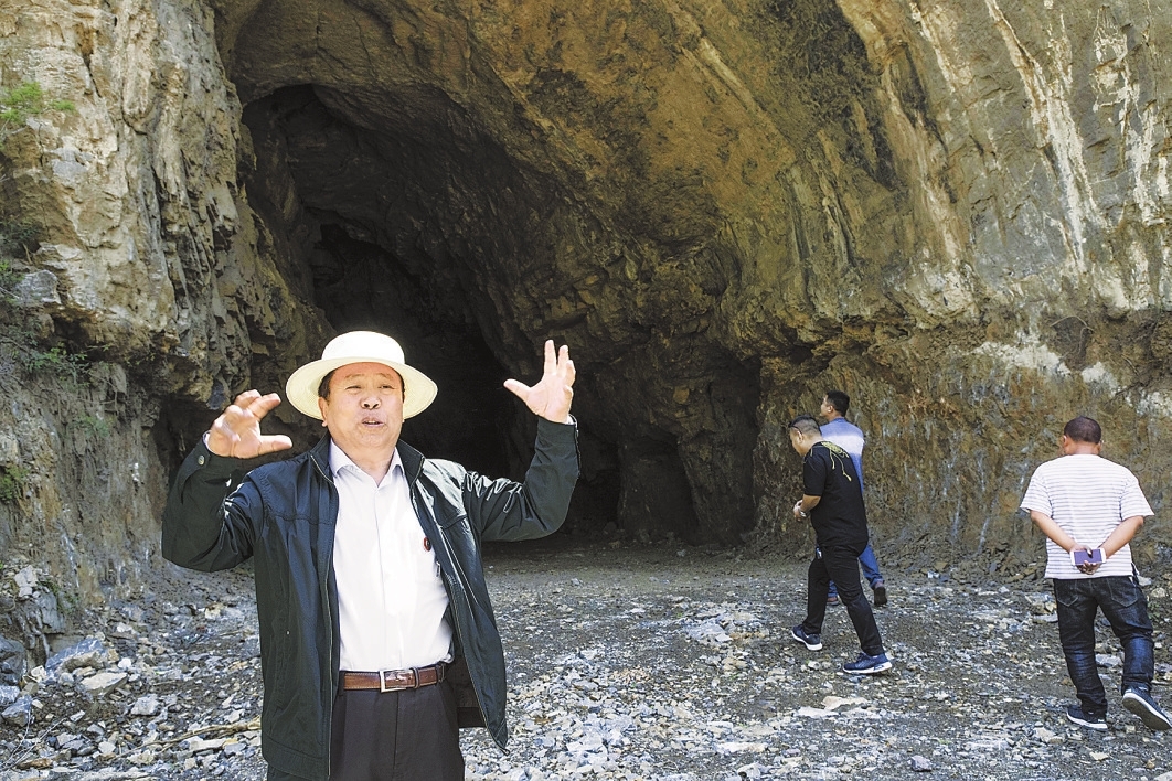 淇县大石岩村贫困村里的领头雁