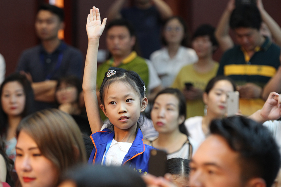 河南商报小记者参加朱迅见面会