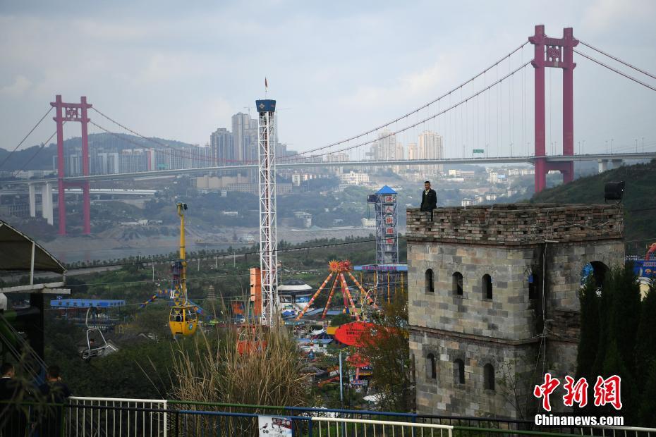 据悉,已开业12年的重庆洋人街景区即将搬迁至涪陵蔺市镇,洋人街目前