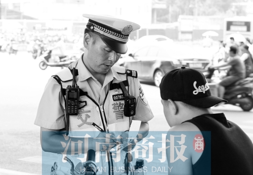 真罚!郑州民警已对不文明行为进行顶格处罚 丢