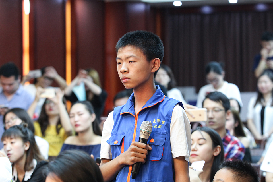 河南商报小记者参加朱迅见面会