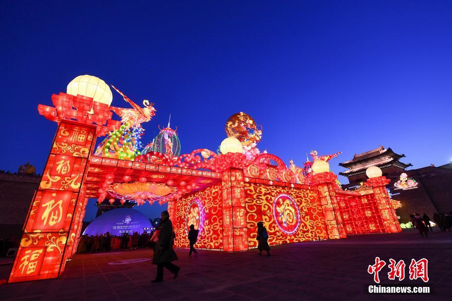 大同古都灯会开幕流光溢彩年味浓