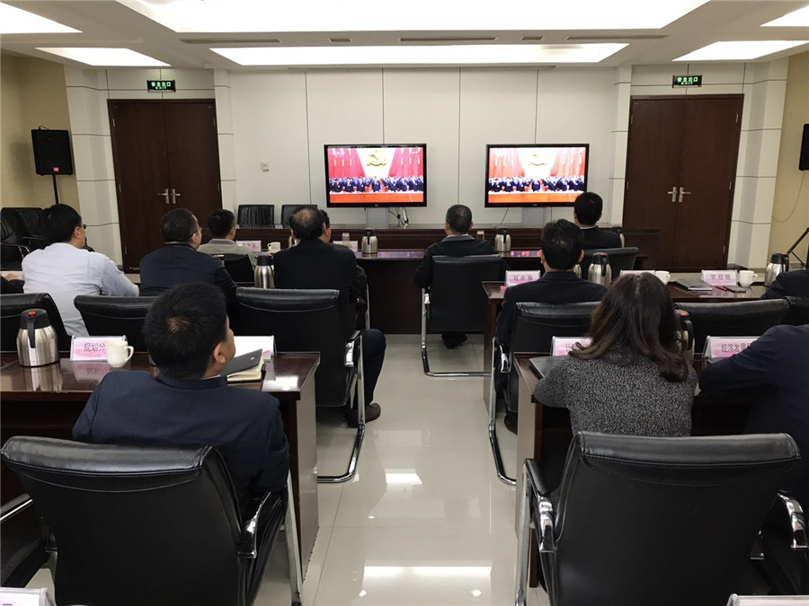 郑州市郑东新区管委会组织集中观看开幕会_副本