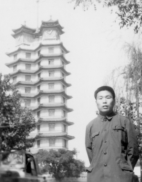父亲当年来郑 一天只做三件事