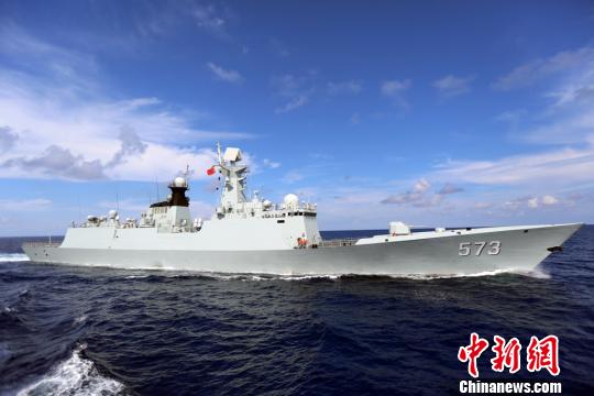 中国海军173舰艇编队组织针对性训练