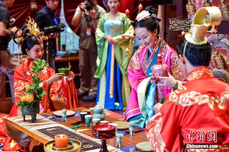 三亚举行盛唐婚礼秀再现唐朝隆重婚庆场面