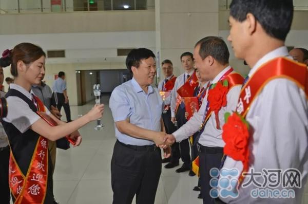 平顶山银行上下团结一心 工作成效突出获市委书记批示