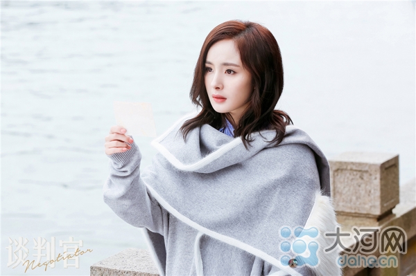 《谈判官》曝白色梦幻海报 杨幂黄子韬绝地