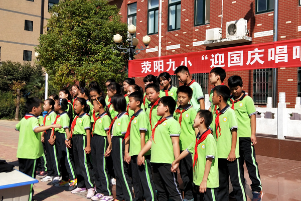 五年级学生的表演