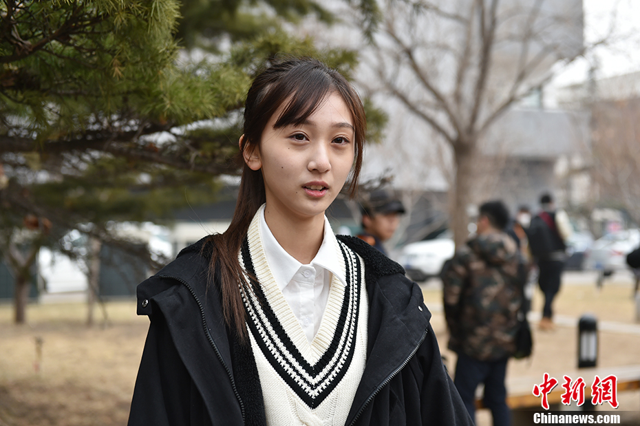 北京电影学院2018年艺考现场考生翩翩起舞
