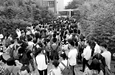 人口政策 历史_30年人口政策 在转型历史关口前徘徊(3)