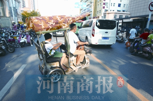 中小学生屡乘禁行车辆将被校内通报批评，这项倡议你怎么看？