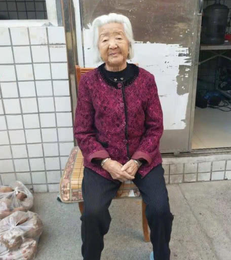 转发寻人!七旬老人郑州走失 望大家帮助寻找