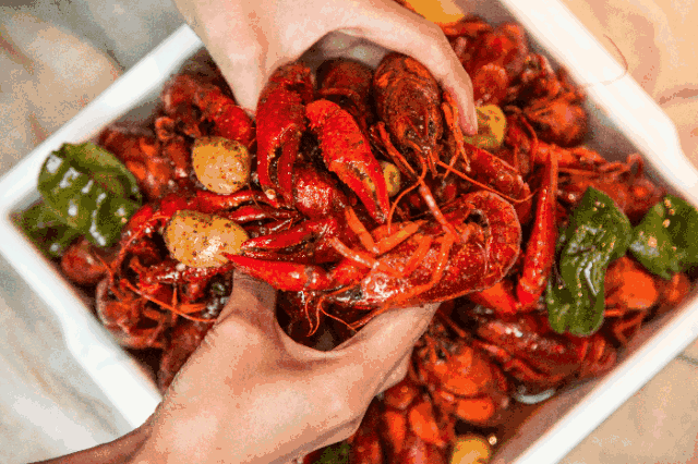 「农产品」全网“带货”荆楚待销美食，拼过命的他们也来拼单...