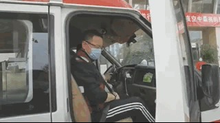 『』隔离刚结束，他们再写请战书！