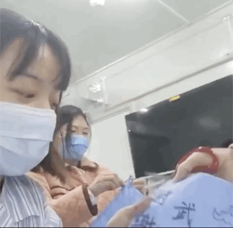 『』隔空送别，她哭了又哭：“希望有一天我们重新遇见、重新认识”