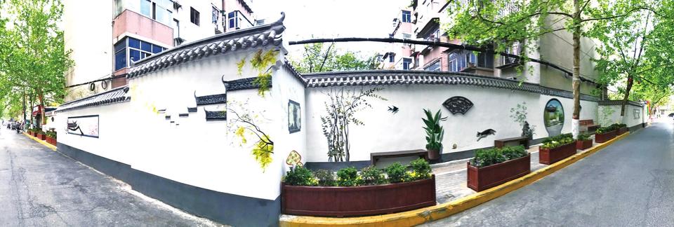 郑州老城街头的墙藏着山情水意
