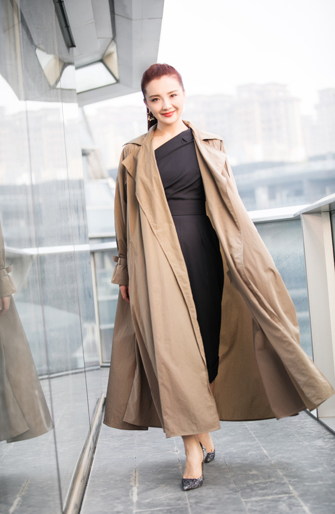 孙茜亮相西安国际时装周颠覆以往酷帅知性