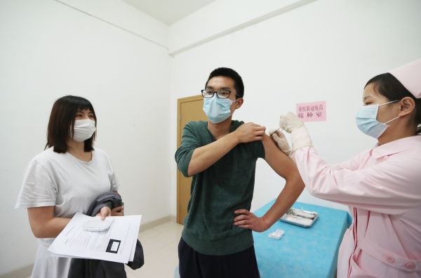 『临床实验』“108好汉”为何注射新冠疫苗，这位00后的回答刷屏…