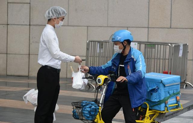 「外卖小哥」中国外卖小哥登《时代周刊》封面，有何启示？