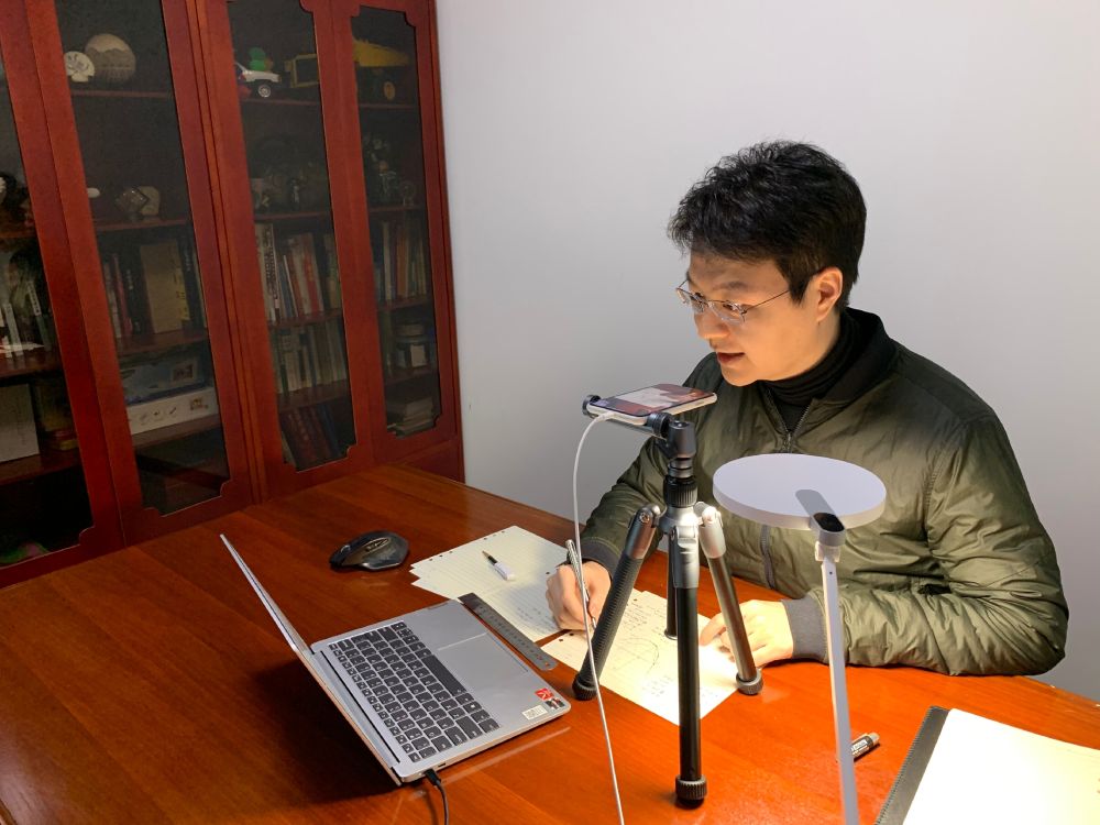 「青年突击队」武大疫情防控青年突击队：为爱而行，传递真情