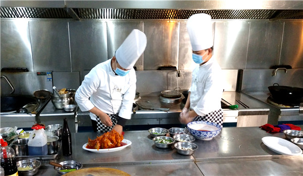 「」“幸福村”为英雄奉上“头塘鱼”