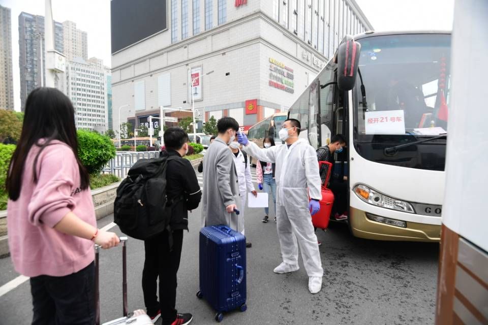 『专车』央企复工返岗专列专车开往春天驶向希望