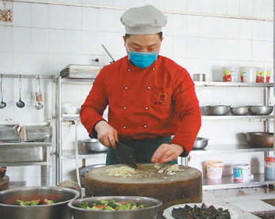 郑凯@政策解难题 服务送温暖（统筹抓好改革发展稳定各项工作）