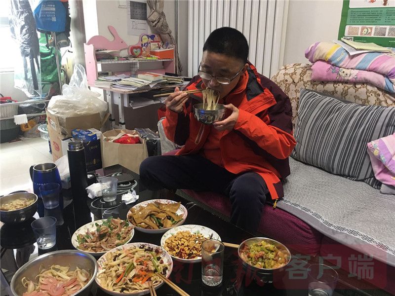 「」泪目！这就像那句歌词写的：“我跌跌撞撞奔向你”，回家真好！