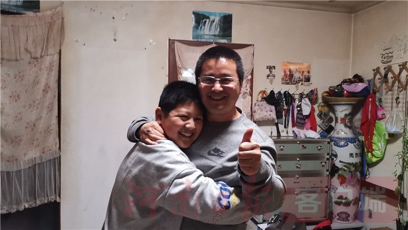 「」泪目！这就像那句歌词写的：“我跌跌撞撞奔向你”，回家真好！