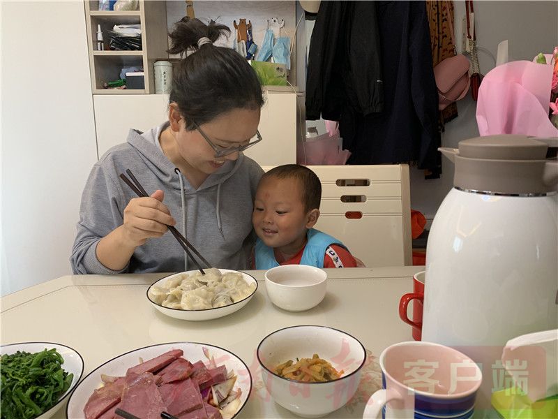 「」泪目！这就像那句歌词写的：“我跌跌撞撞奔向你”，回家真好！