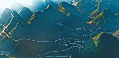 『』修路四千里 劈山为脱贫（脱贫故事）