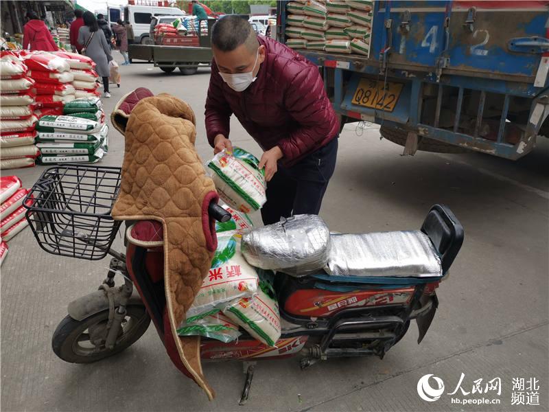 「大米」武汉“米袋子”充足吗？记者实探：粮食热销供应充足
