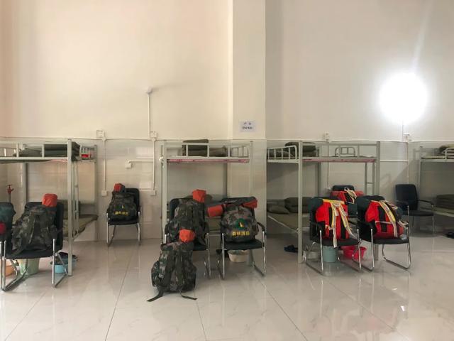 「」他们约定要在西昌一起扑火！但没想到，队长这次食了言…