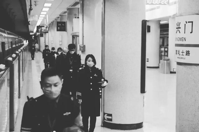 『』世人鸣笛千万，你们听到了吗？