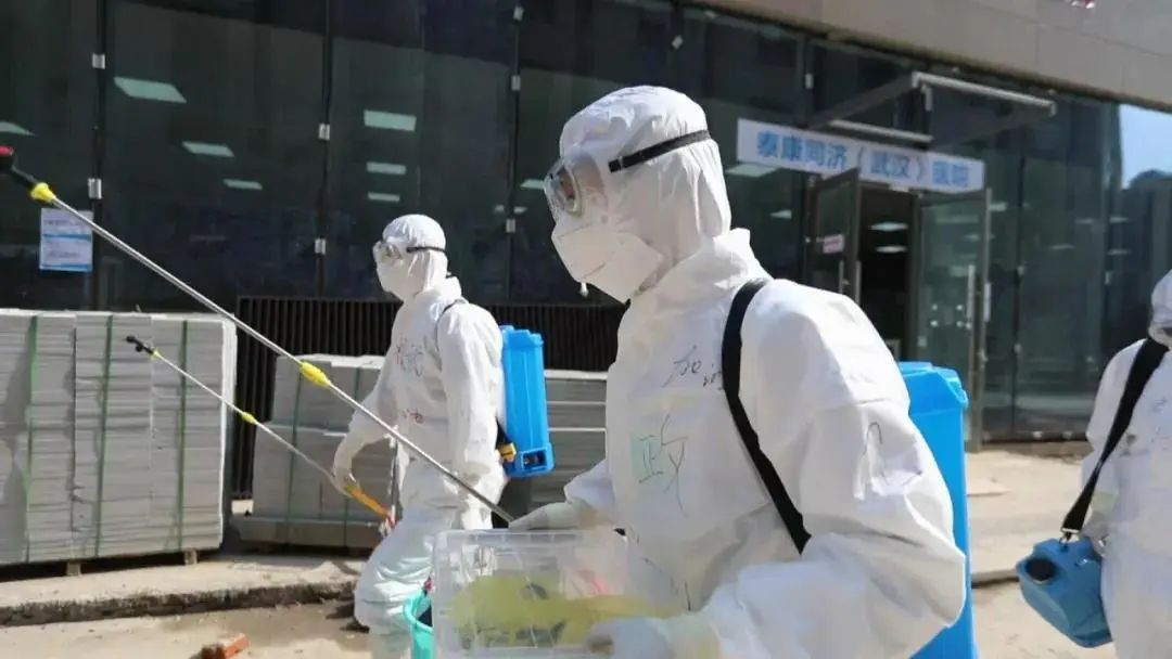 「」今天的“C位”，留给战“疫”中的幕后英雄！