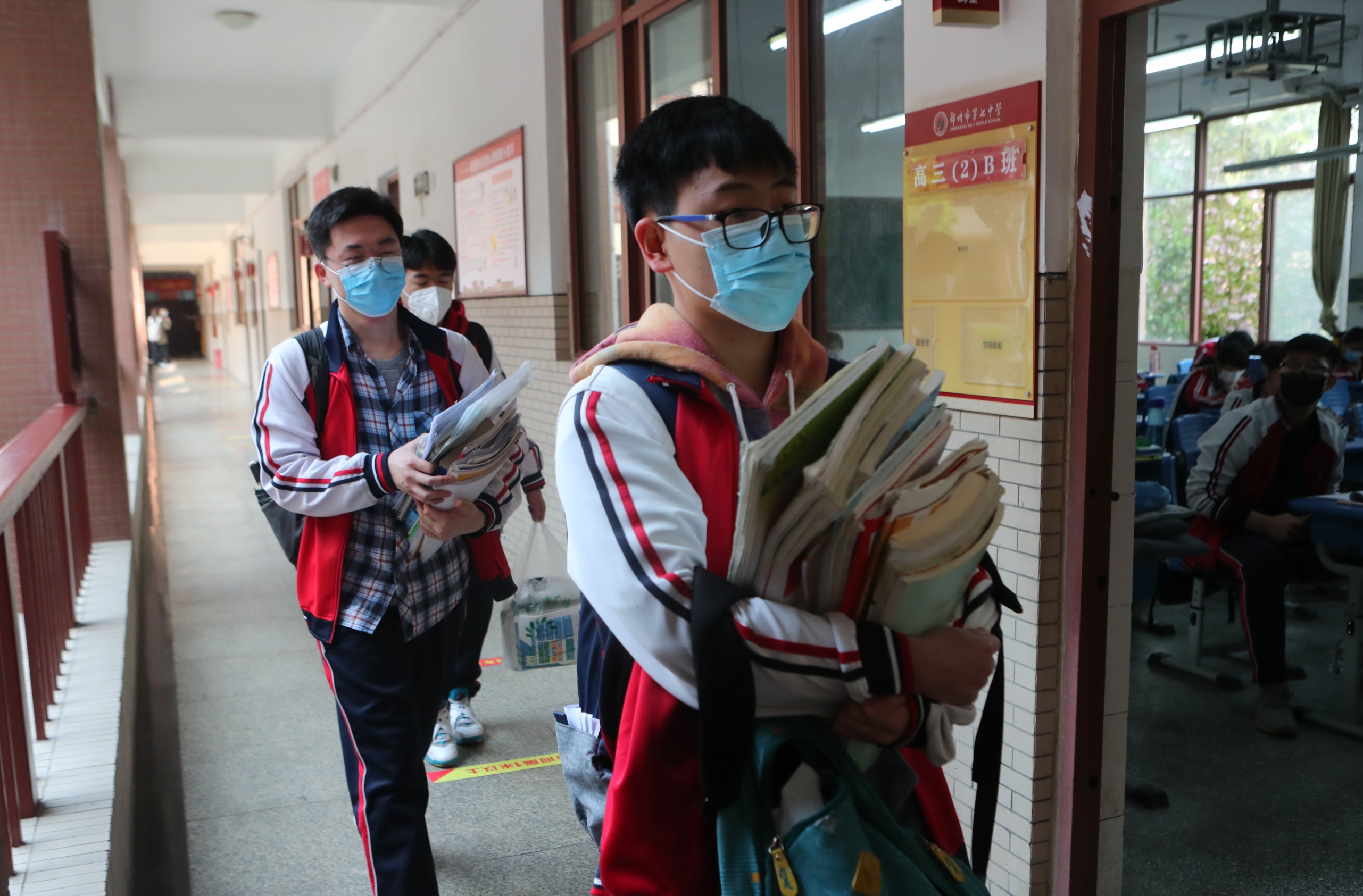 「升学考试」高三复学第一天丨拆分班级，每班不超35人