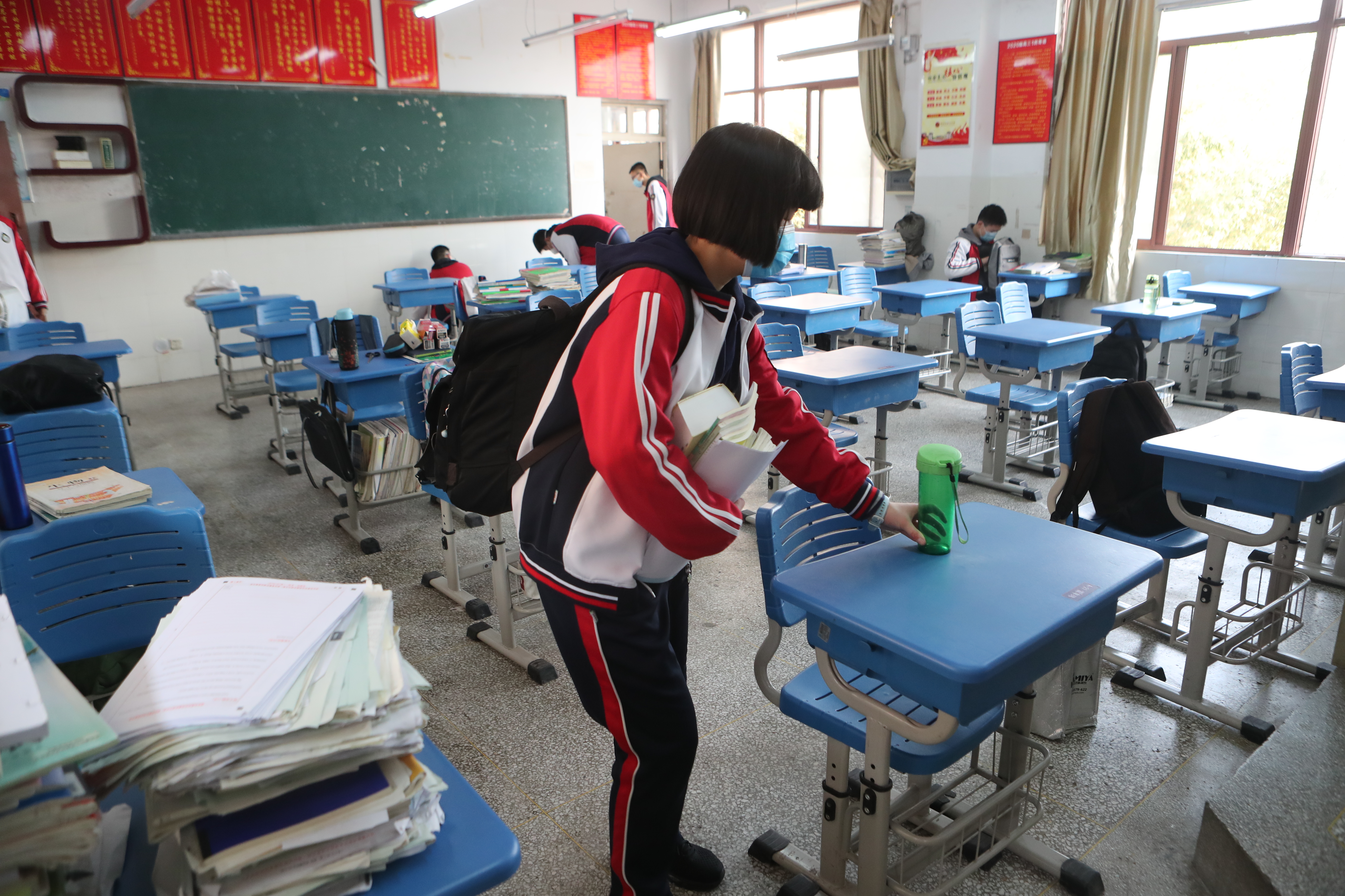 「升学考试」高三复学第一天丨拆分班级，每班不超35人