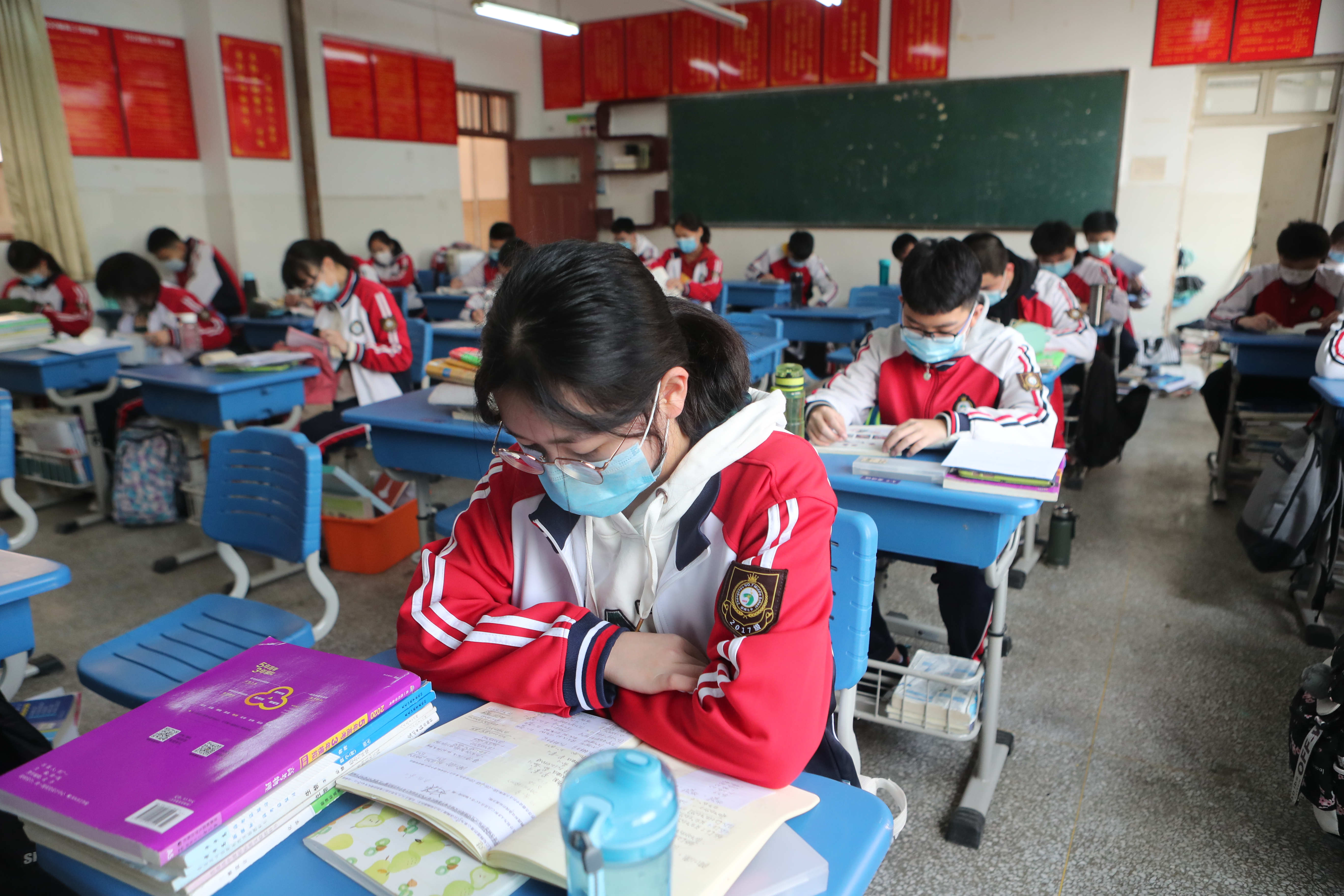 「升学考试」高三复学第一天丨拆分班级，每班不超35人